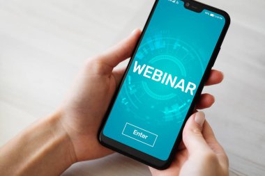 Webinar E-öğrenme Online eğitim Koçluğu eğitim kavramı cep telefonu ekran üzerinde.