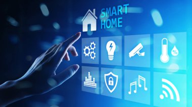 Sanal ekrandaki akıllı ev kontrol paneli. Nesnelerin interneti, IOT, otomasyon kavramını işleme.