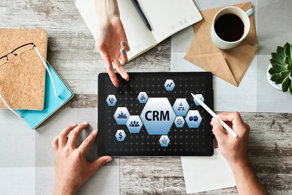 CRM - 고객 관계 관리 시스템 개념 - 화면에 나와 있다. — 스톡 사진