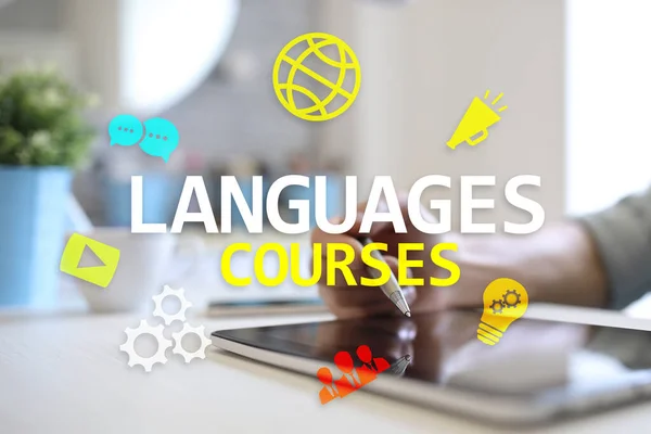 Taalcursus/taalreizen, Online leren, Engels Sjoel, E-learning concept op virtueel scherm. — Stockfoto