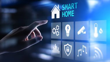 Sanal ekrandaki akıllı ev kontrol paneli. Nesnelerin interneti, IOT, otomasyon kavramını işleme.