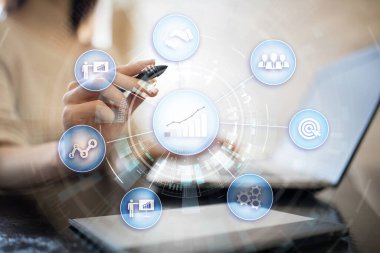 İş kavramı sanal ekran arka plan üzerinde işlem ve strateji. Yenilik ve finansal büyüme için çözümler.