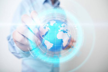 Sanal ekranda Dünya Hologram Projeksiyonu. Karışık medya, küresel iletişim ve uluslararası iş konsepti