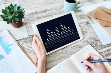 Aygıt ekranında diyagram. Borsa, Forex, yatırım konsepti.