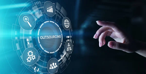 Outsourcing Concepto global de recursos humanos en pantalla virtual. —  Fotos de Stock