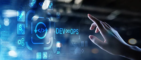 DevOps Agilis fejlesztési koncepció virtuális képernyőn. — Stock Fotó