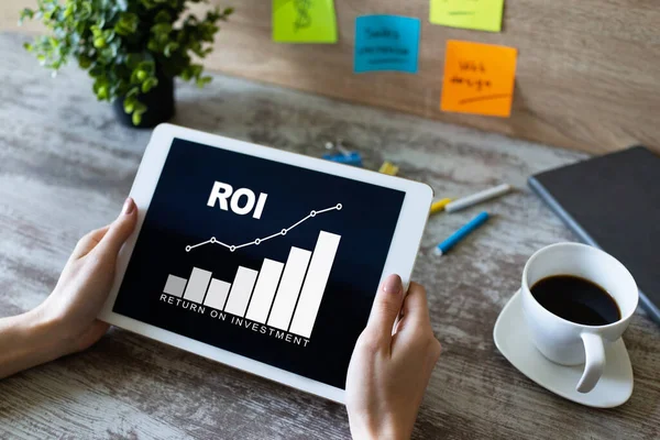 ROI, Retorno de la inversión, Concepto empresarial y financiero. — Foto de Stock