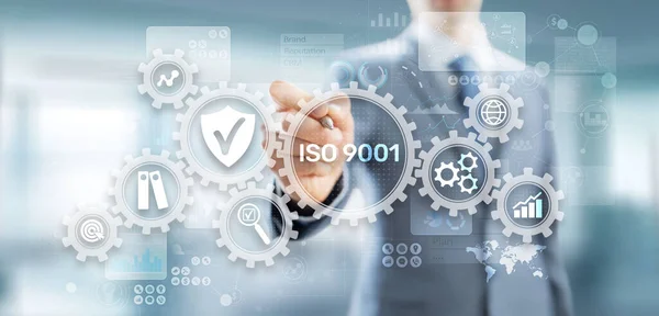 ISO 9001 Concetto di tecnologia aziendale per il controllo della qualità degli standard sullo schermo virtuale. — Foto Stock