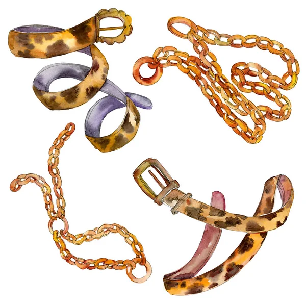 Cinturones de cuero y cadena dorada dibujan ilustración de moda en un fondo de estilo acuarela. Elemento de cinturón aislado . — Foto de Stock