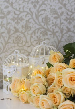 Çelenk ve dekoratif hücreleri ile şeftali güller