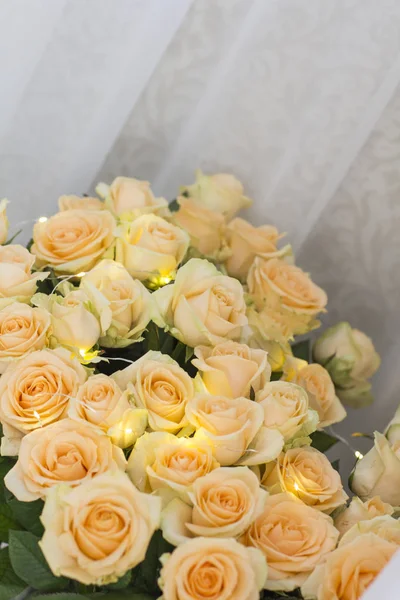 Bouquet Peach Roses Garlands — Stock Photo, Image