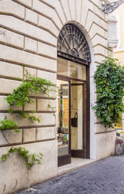 Rome, İtalya - 25 Eylül 2018: Cafe Roma Caddesi üzerinde