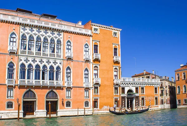 Традиционные Дома Солнечную Погоду Большом Канале Венеции Италия — стоковое фото