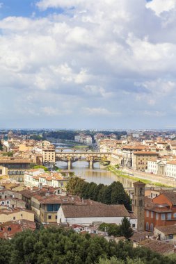 Panoramik nehir ve Piazzale Michelangelo Floransa'da Köprüsü