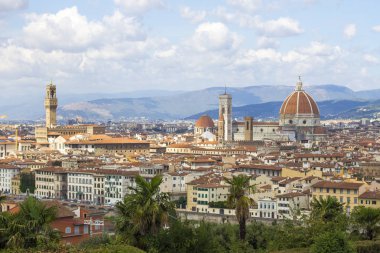 Floransa şehir ve Piazzale Michelangelo Katedrali'nin manzarayı