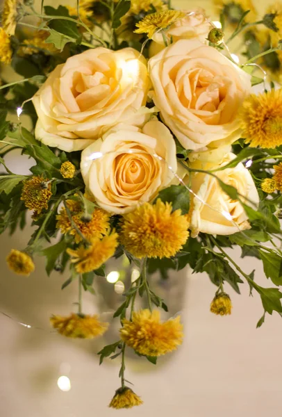 Buquê Rosas Amarelas Crisântemos — Fotografia de Stock