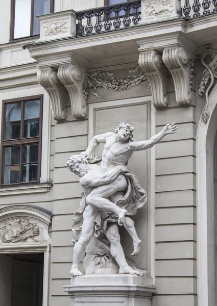 Скульптура Главного Входа Скульптура Возле Дома Венской Улице — стоковое фото