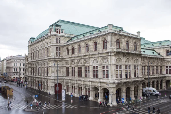 Vista Rua Ópera Estatal Viena Dia Nublado — Fotografia de Stock