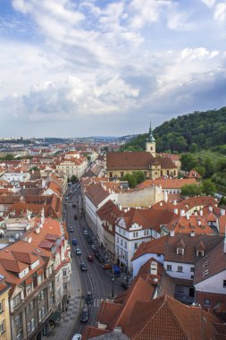 St. Peter katedral Kulesi Prag'dan görünümünü. Prag Panoraması. Prag eski şehir mimarisi