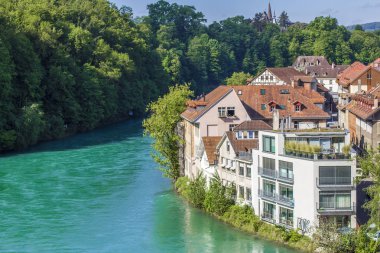 Bern görünümünü. Bern'deki Aare Nehri'nin görünümü