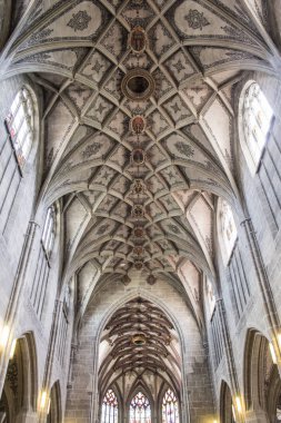 Orta nefin Berne Katedrali. Berne katedral iç. Bern Gotik Katedrali