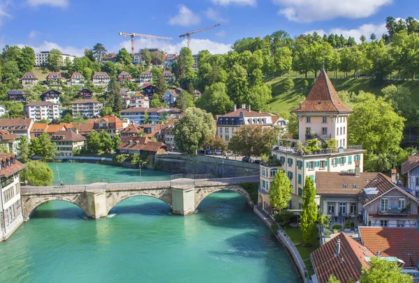Bern görünümünü. Aare Nehri'nin görünümü