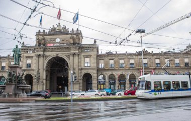 Zürih tren istasyonu. Zürih sokakları. Zürih Tramvay
