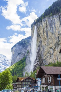 Lauterbrunnen. İsviçre Alpleri. Şelaleler Vadisi. Dağ köyü
