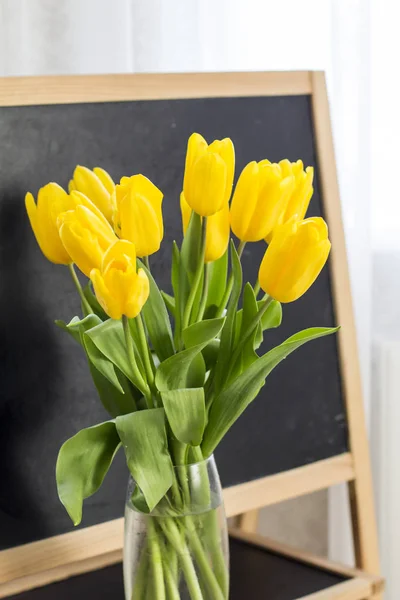 Kytice Žlutých Tulipány Pozadí Tabule — Stock fotografie