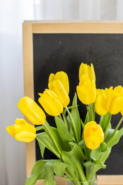 Kytice Žlutých Tulipány Pozadí Tabule — Stock fotografie