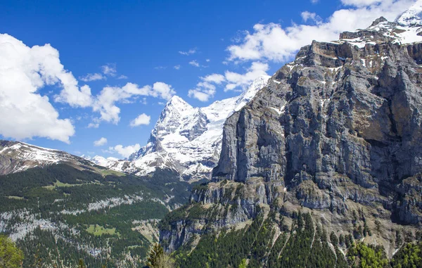 Alpy Szwajcarskie Alpejskie Góry Krajobraz Górski Zdjęcie Turystyczne Wiosna Alpach — Zdjęcie stockowe