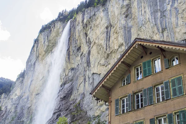 Staunbach Falls Lauterbrunnen Cascada Los Alpes Alpes Suizos Montañas Alpinas —  Fotos de Stock