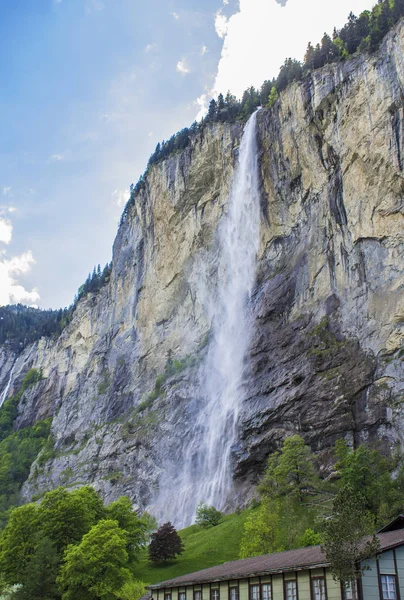 Staunbach Falls Lauterbrunnen Cascada Los Alpes Alpes Suizos Montañas Alpinas —  Fotos de Stock