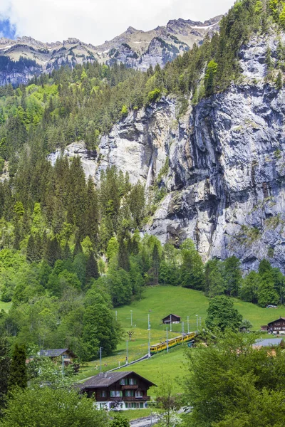 Lauterbrunnen Alpes Suizos Valle Cascadas Pueblo Montaña —  Fotos de Stock