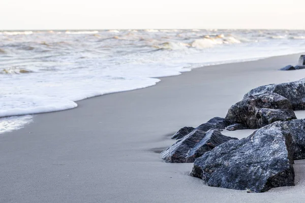 Pierres Sur Rivage Sablonneux Vagues Mer — Photo