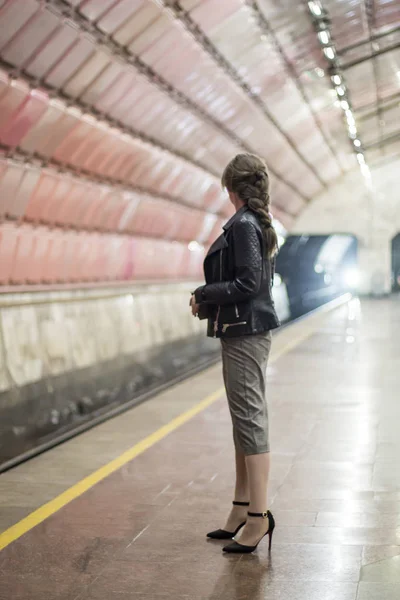 Business Woman Cup Coffee Subway Station Train Beautiful Girl Sunglasses — Stock Photo, Image