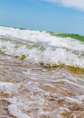 Deniz dalgaları. Sahil. Denizde dalgalar