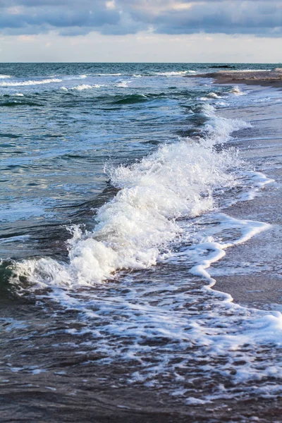 Ondas Mar Praia Areia Nuvens — Fotografia de Stock