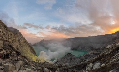Kawah Ijen'de gün doğumu, panoramik manzara, Endonezya