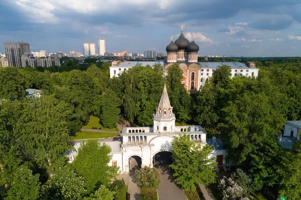 Izmailovo Kraliyet gayrimenkulün ön kapı. Hava fotoğrafçılığı.