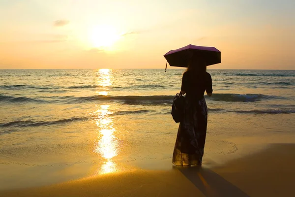 Karon Thailand February 2018 Silhouette Girl Sunset Sea — Stock Photo, Image