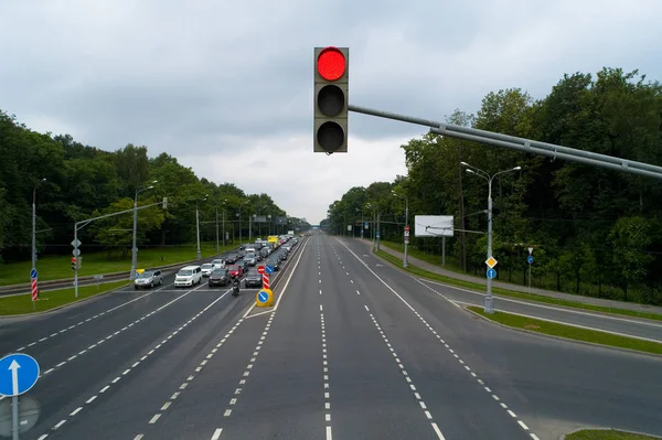 交通灯显示红色信号 空中摄影 — 图库照片