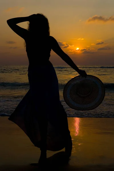 Silhouette Woman Hat Her Hand Background Sea Sunset Human Nature — Stock Photo, Image