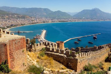 Eski kale ve Alanya Limanı. Türkiye.