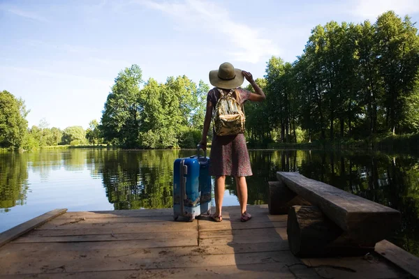 Traveler Suitcase Stands Shore Reservoir Human Nature — Stock Photo, Image