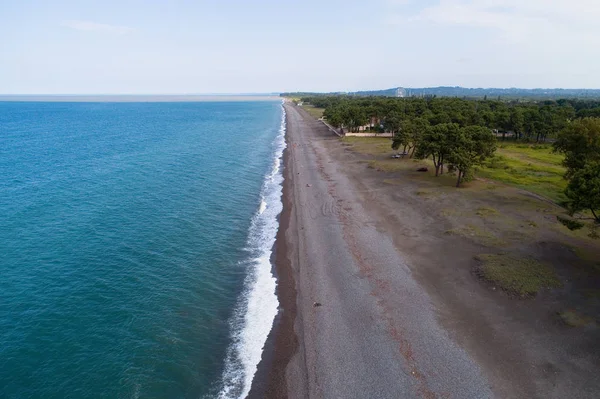 Karadeniz Sahil Kobuleti yakınındaki kıyı şeridi. Gürcistan.