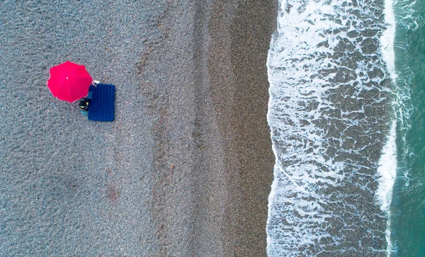 沙滩伞在黑海岸边的 Kobuleti 空中摄影 — 图库照片