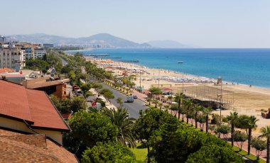 Üstten görünüm yolun Alanya sahil gider. Türkiye.