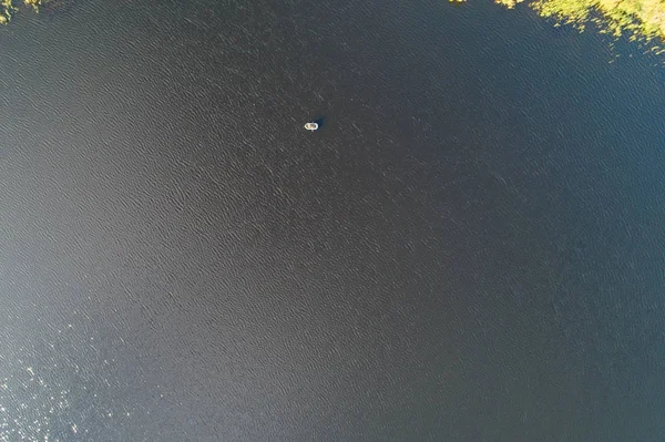 Рибальський Човен Поверхні Озера Аерофотозйомка — стокове фото