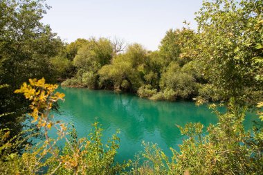 Su yüzeyine sıradışı güzel bir renktir. Türkiye.